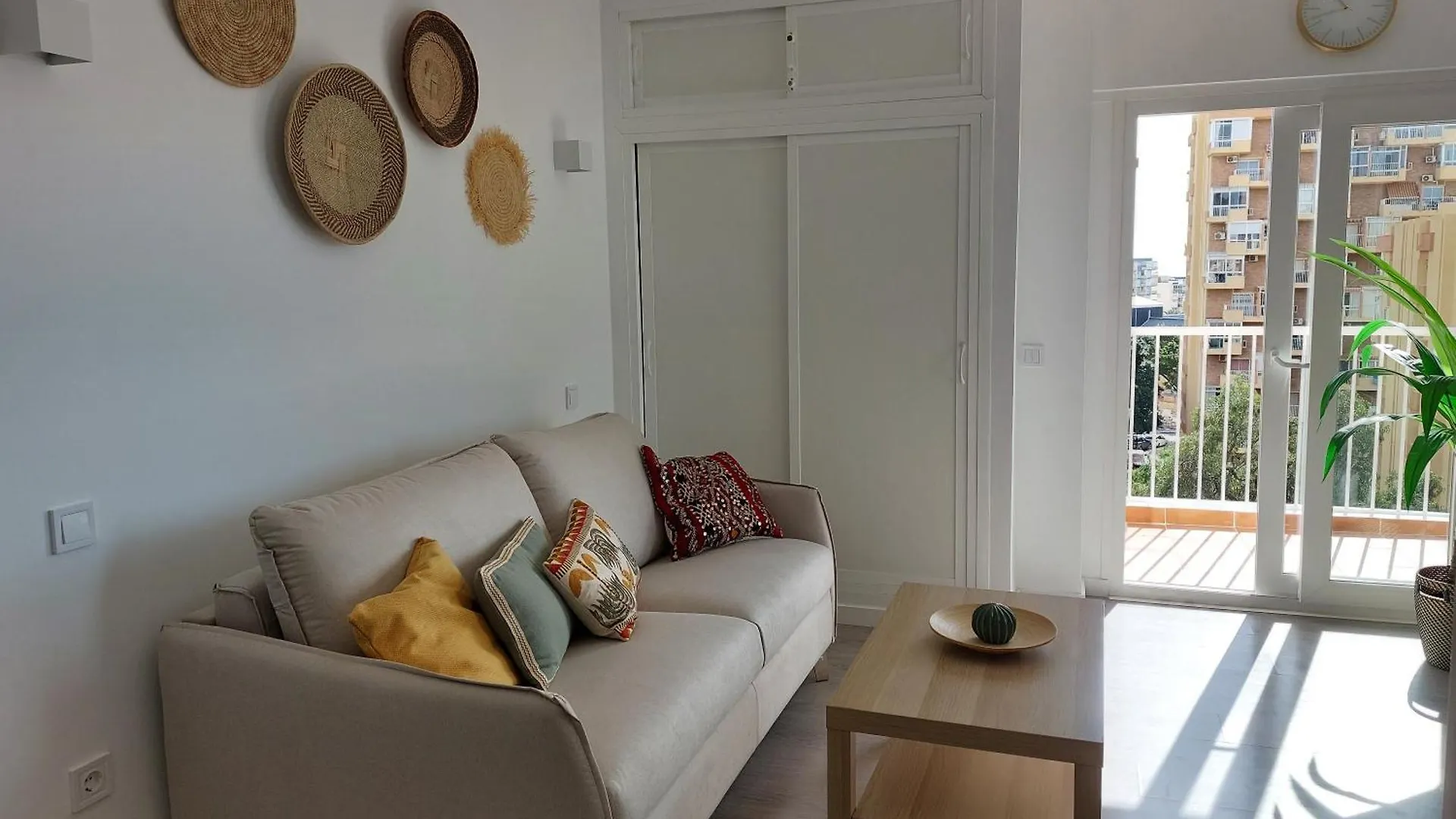 בנאלמדנה Seaview Apartment 0*,